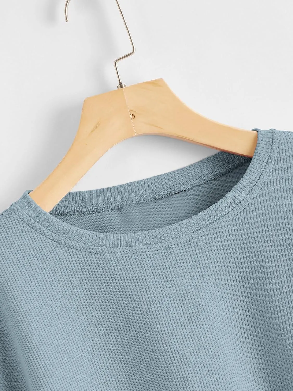 OYOANGLE Women's Casual Basic Crew Neck Raw Hem Crop Sweatshirt Long Sleeve Crop Tops